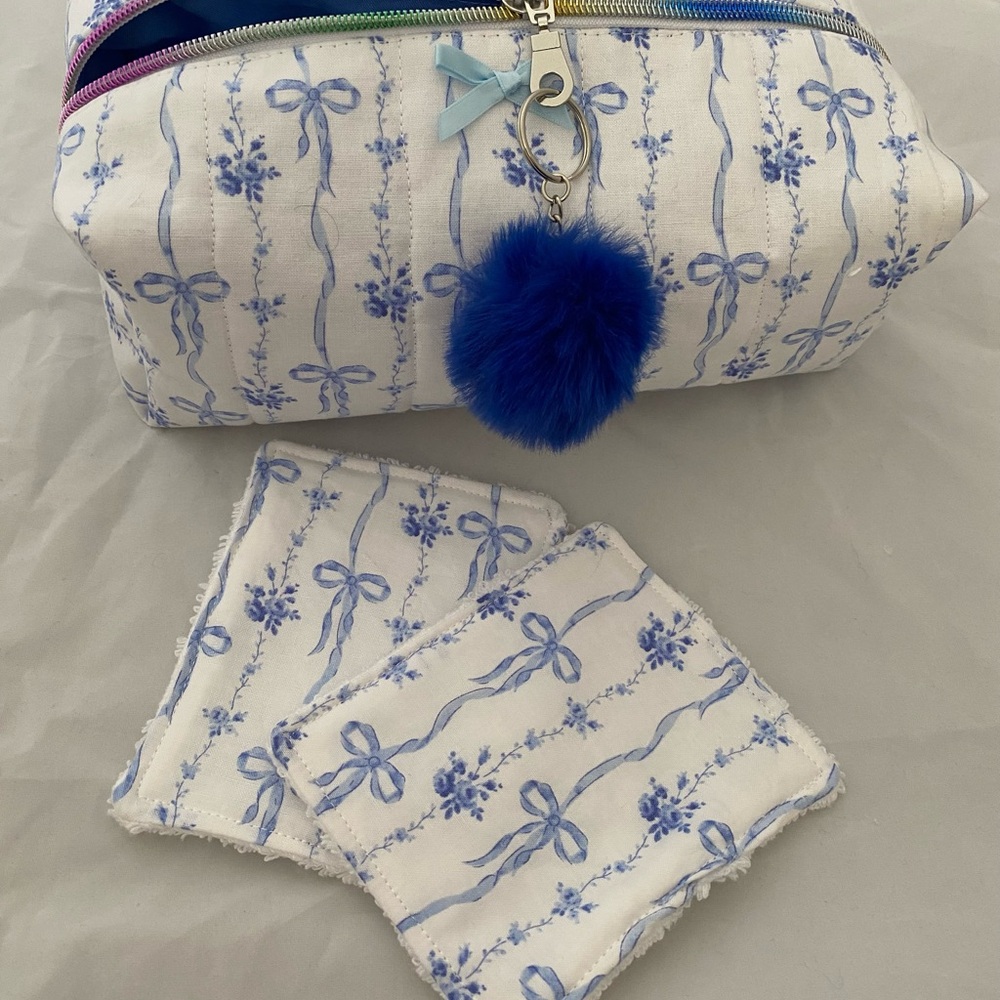 Blue Floral Cosmetic Bag with Matching Facial Wash Pads